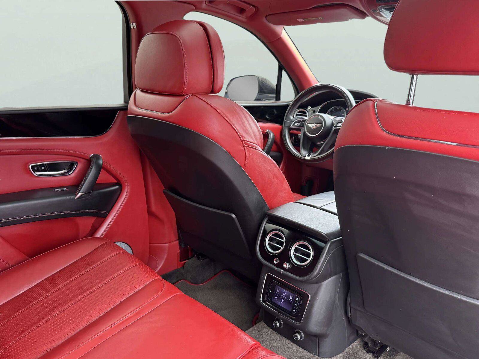 Used 2018 Bentley Bentayga AWD/4WD image 69