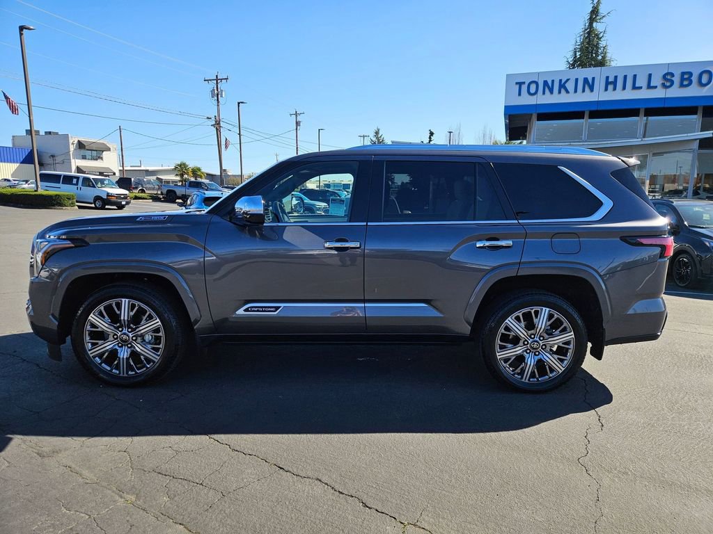 Used 2025 Toyota Sequoia Capstone image 3