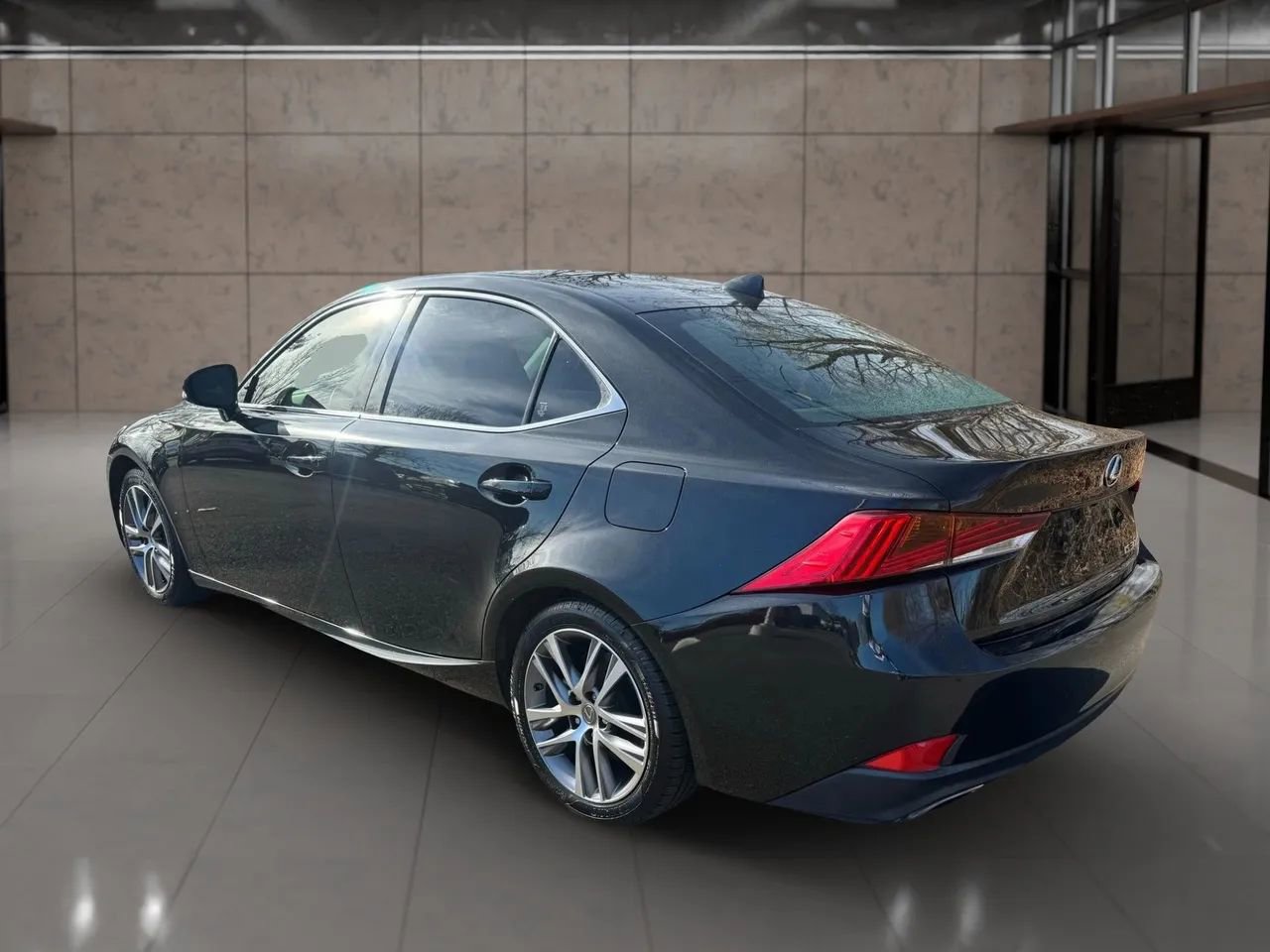 Used 2019 Lexus IS 300 image 4