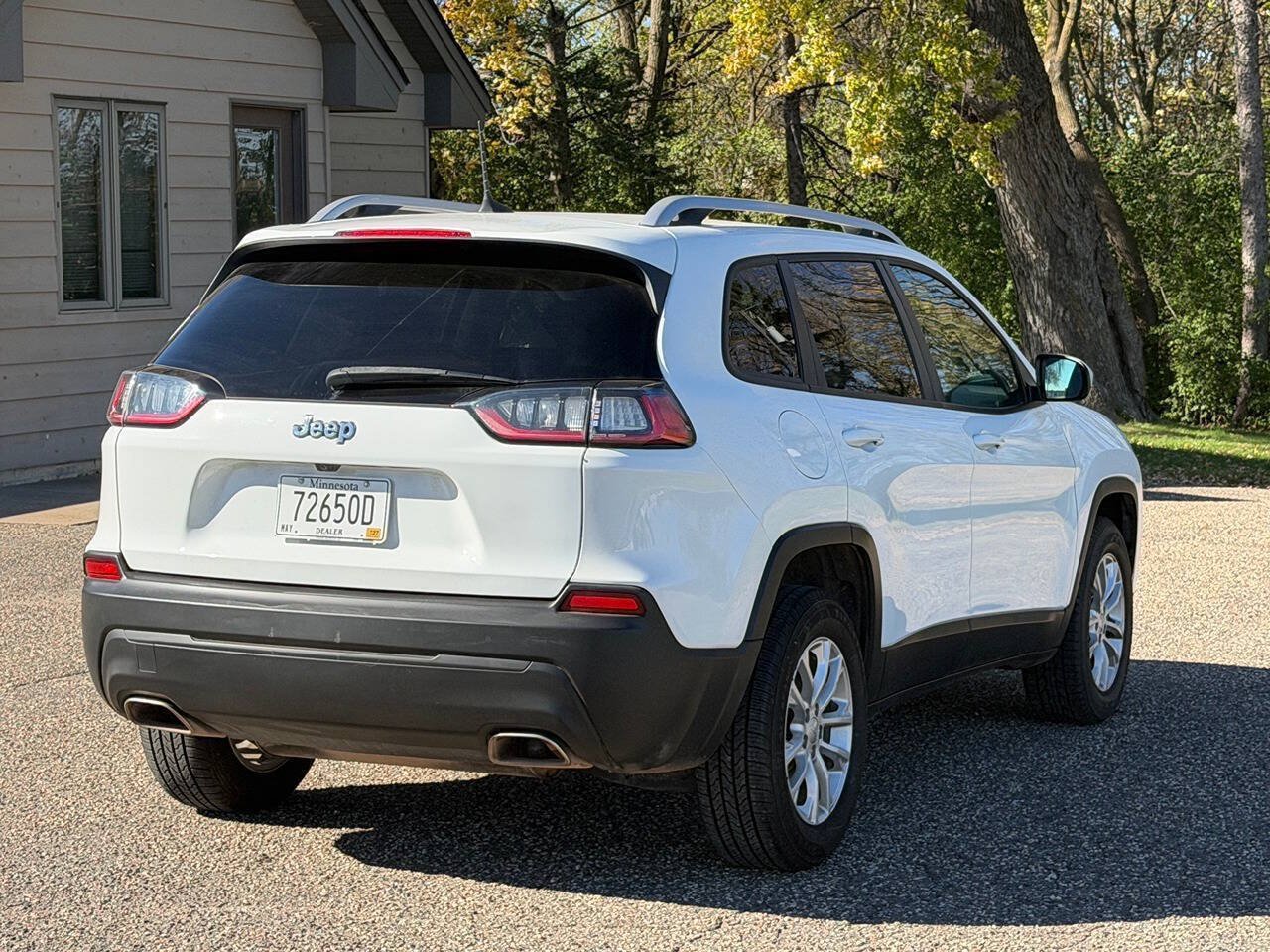 Used 2020 Jeep Cherokee Latitude w/ Cold Weather Group AWD/4WD image 6