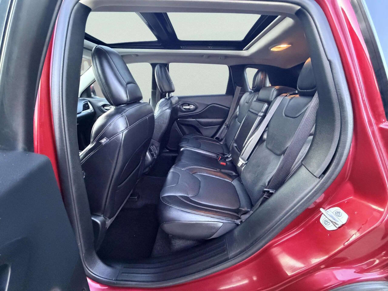 Used 2015 Jeep Cherokee Limited w/ Luxury Group image 25