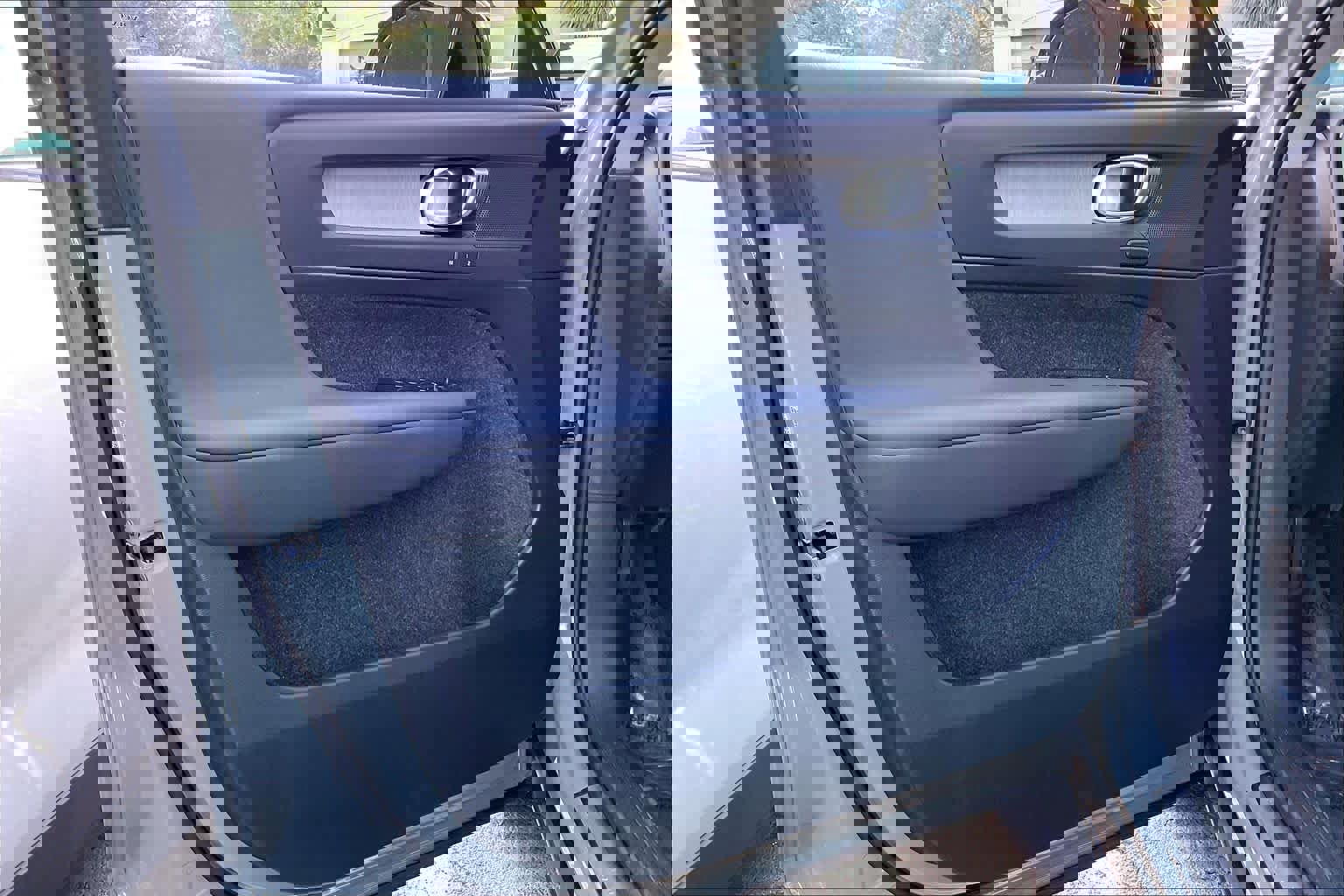 Used 2024 Volvo XC40 B5 Core image 22