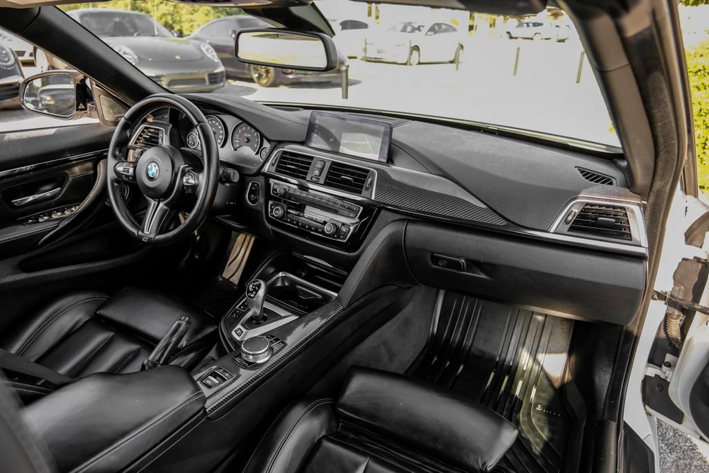 Used 2018 BMW M4 Convertible image 15