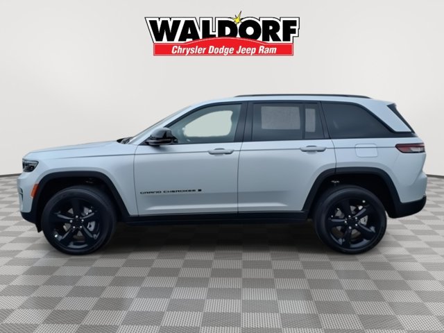 New 2025 Jeep Grand Cherokee Altitude AWD/4WD image 6