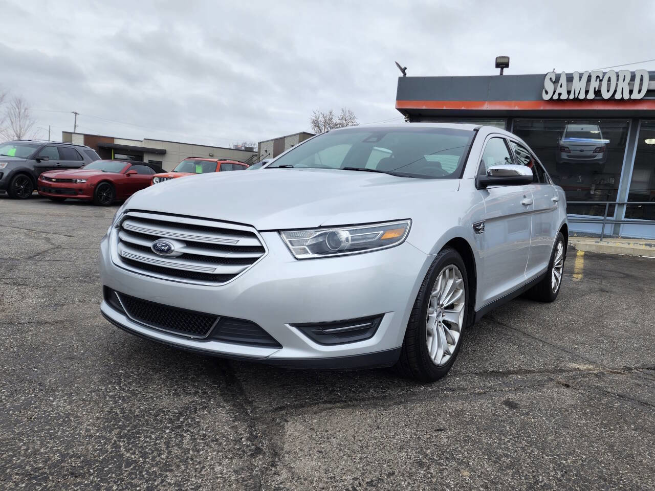 Used 2019 Ford Taurus Limited image 1
