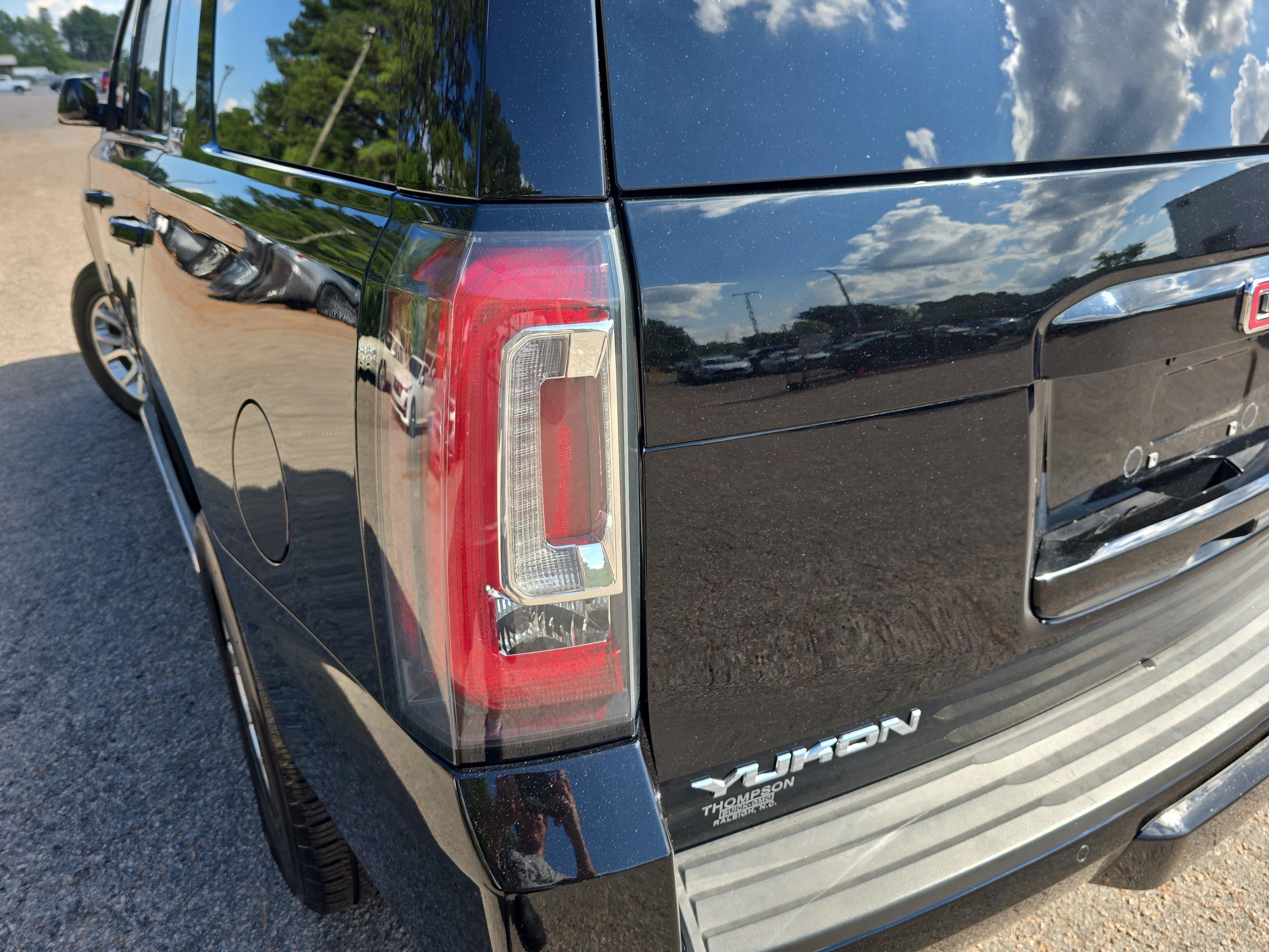 Used 2016 GMC Yukon SLT w/ Open Road Package AWD/4WD image 35