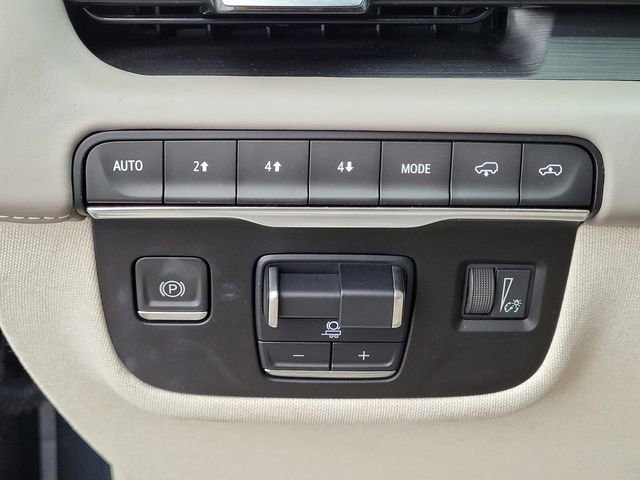 Certified 2021 Cadillac Escalade Sport Platinum w/ LPO, ONYX Package image 13