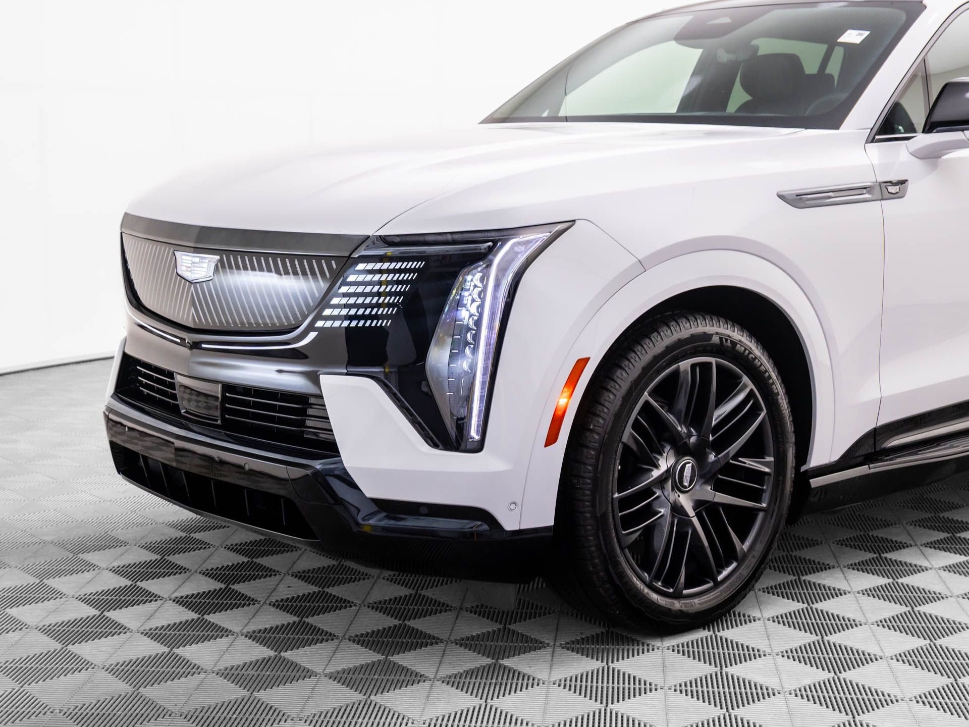 New 2025 Cadillac Escalade IQ Sport 1 w/ LPO, ONYX Package image 38