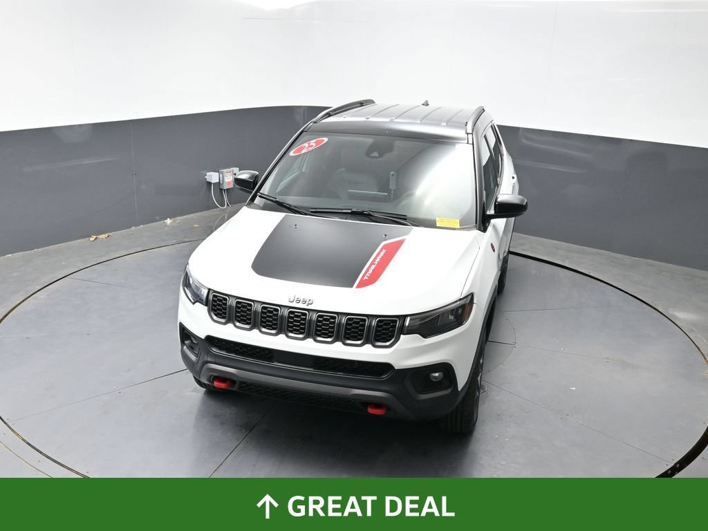 Used 2025 Jeep Compass Trailhawk AWD/4WD image 44