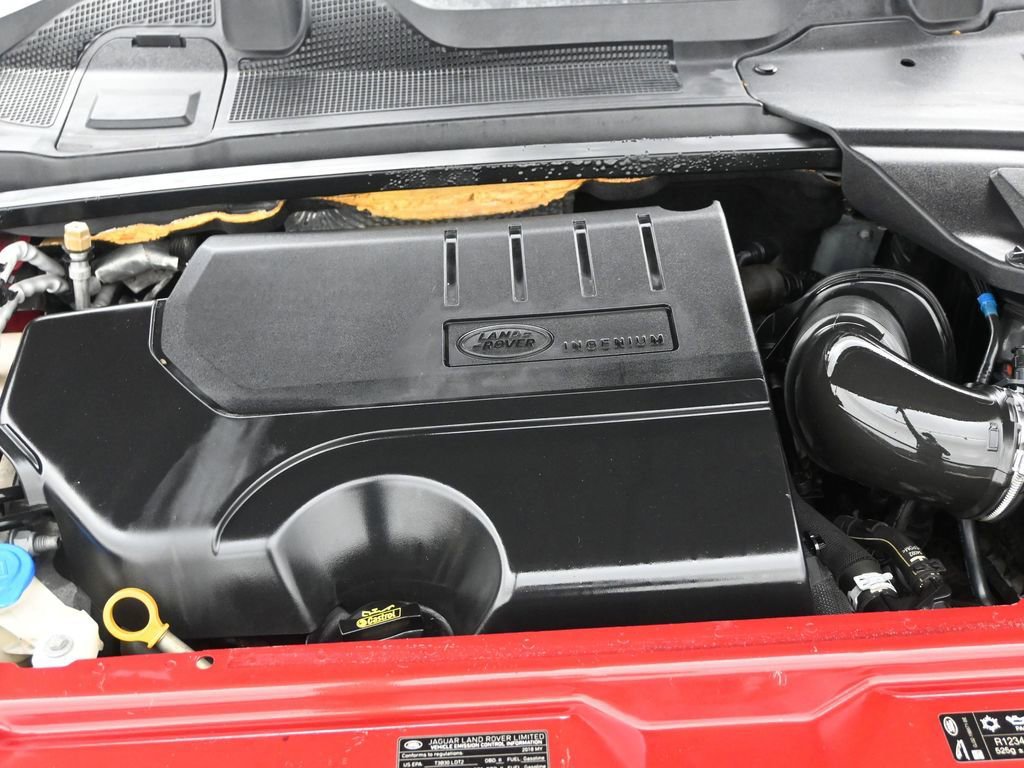 Used 2018 Land Rover Discovery Sport SE image 12