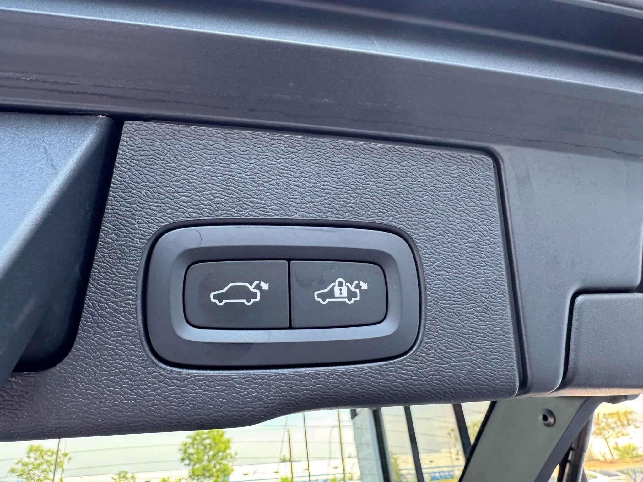 Used 2023 Volvo XC60 B5 Ultimate w/ Climate Package image 38