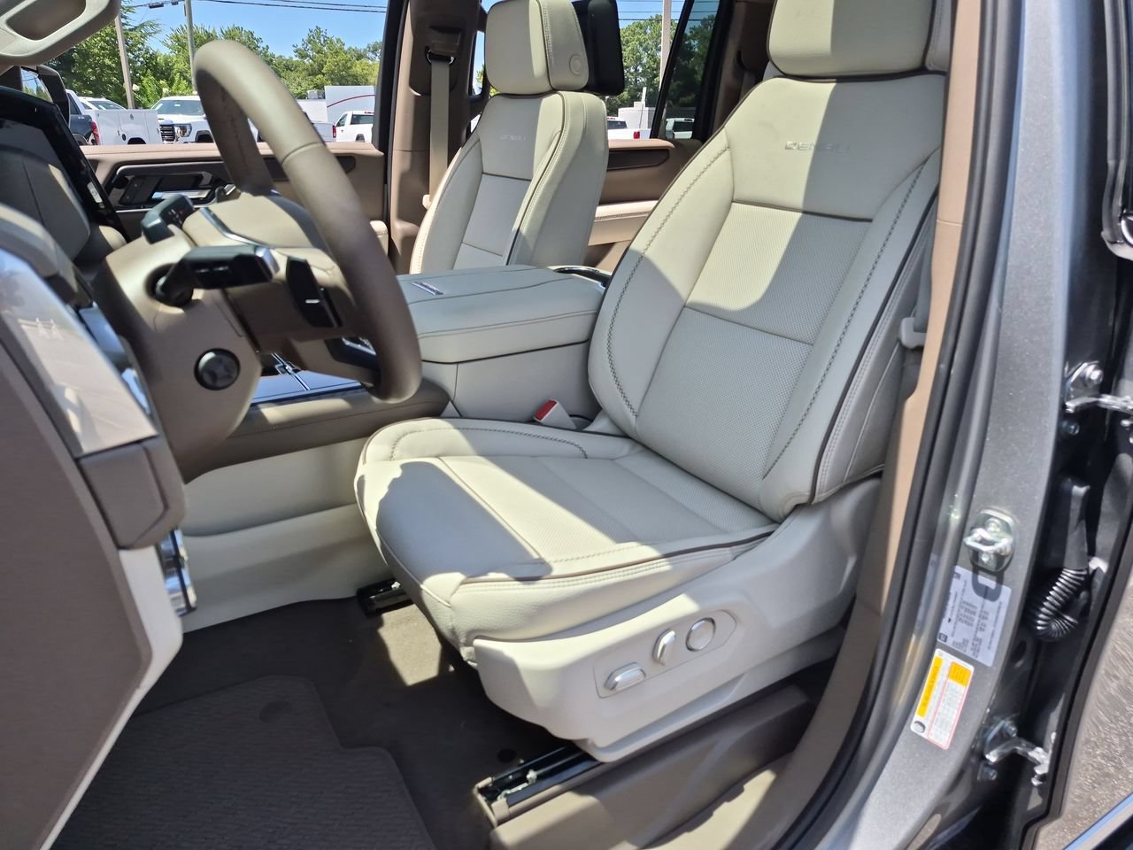 New 2026 GMC Yukon XL Denali w/ Denali Reserve Package AWD/4WD image 20