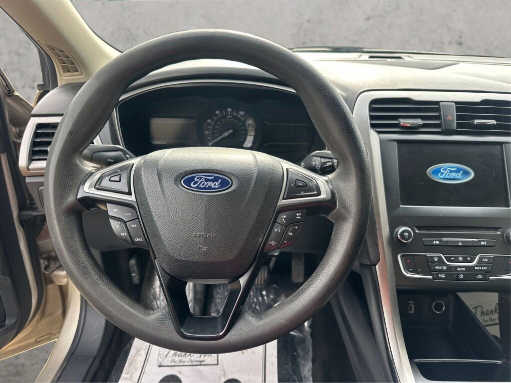 Used 2018 Ford Fusion SE w/ Fusion SE Technology Package FWD image 22