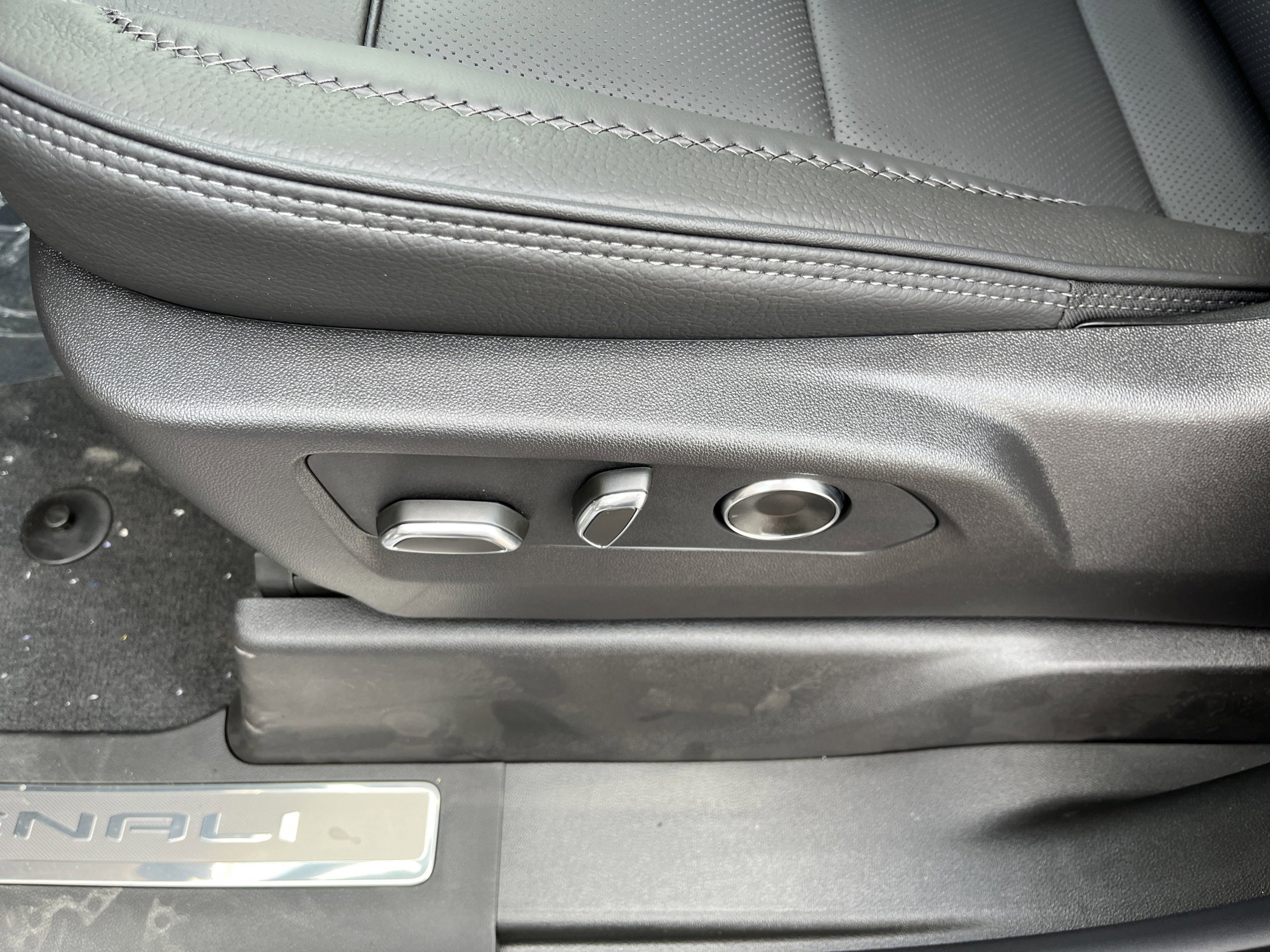 New 2026 GMC Sierra 2500 Denali w/ Denali Reserve Package image 14