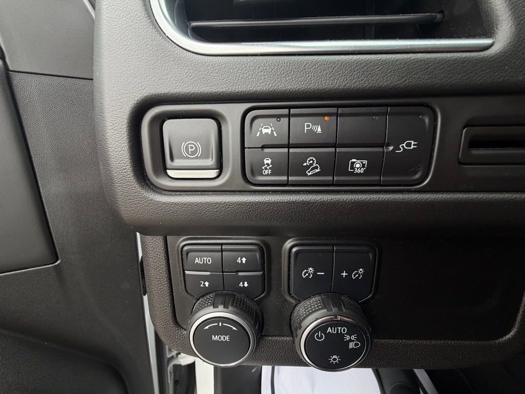 Used 2022 Chevrolet Tahoe Z71 w/ Luxury Package image 22