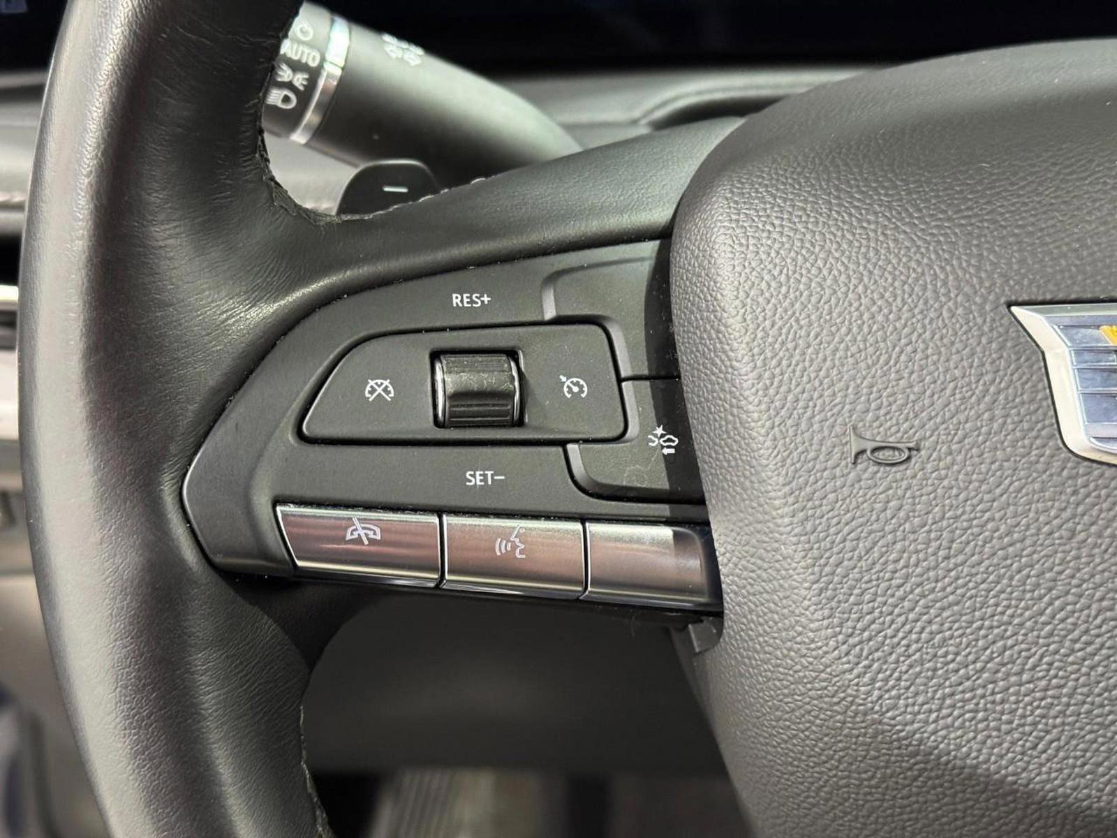 Used 2025 Cadillac XT4 Premium Luxury image 30