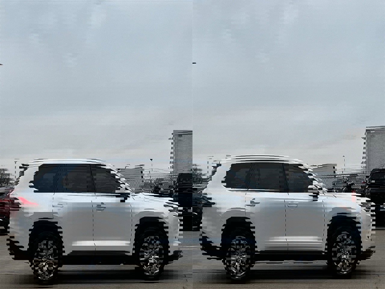 Used 2024 Toyota Grand Highlander AWD Hybrid image 3