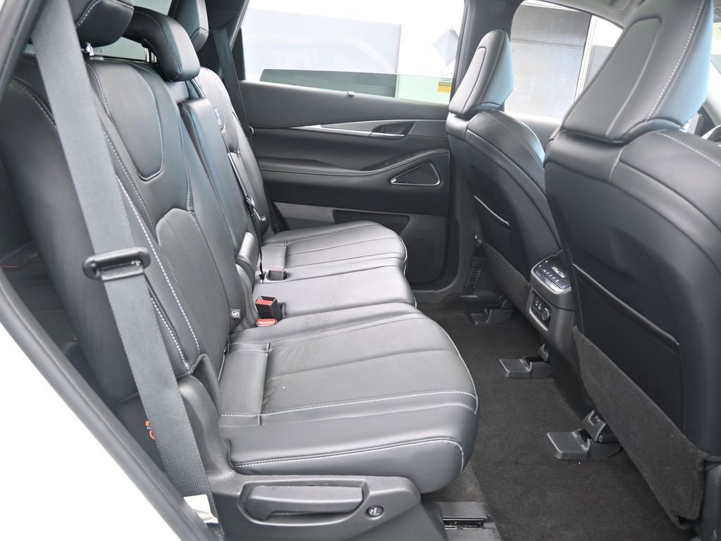 Used 2023 INFINITI QX60 Luxe w/ Performance Audio Package image 39