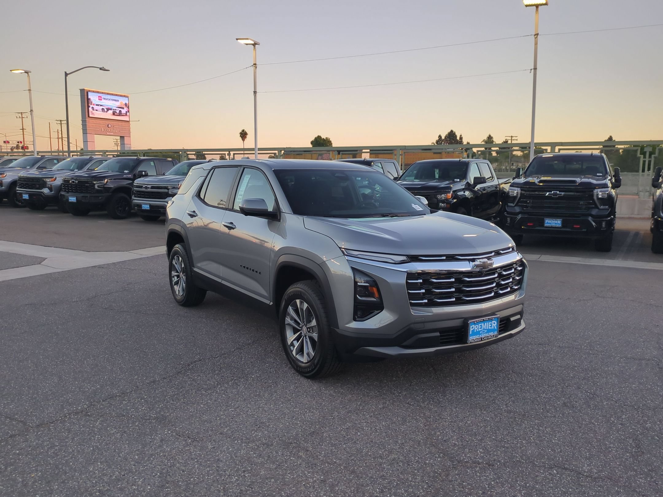 Used 2027 Chevrolet Equinox LT w/ Safety and Technology Package FWD image 7