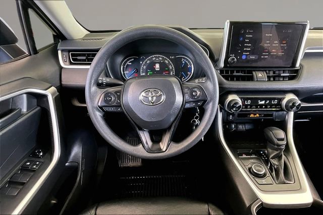 Used 2025 Toyota RAV4 LE AWD/4WD image 8