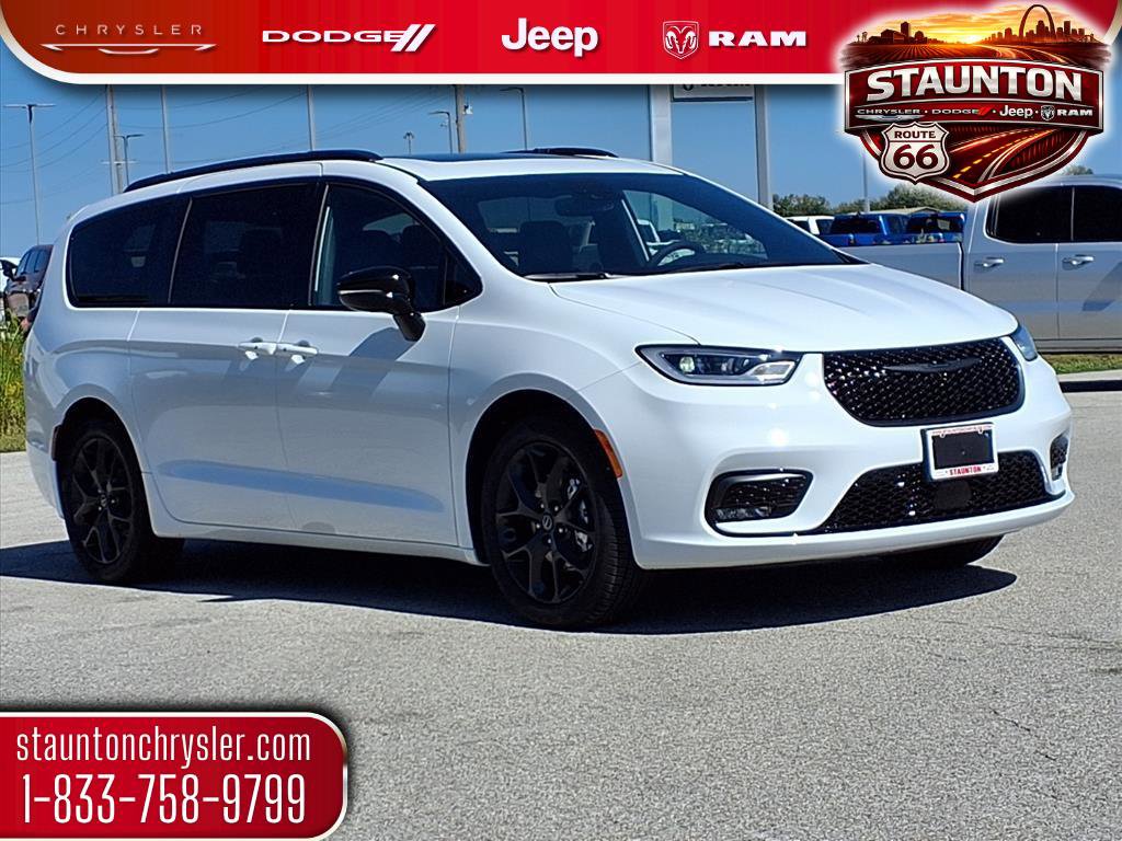 New 2026 Chrysler Pacifica Limited w/ S Appearance Package image 1