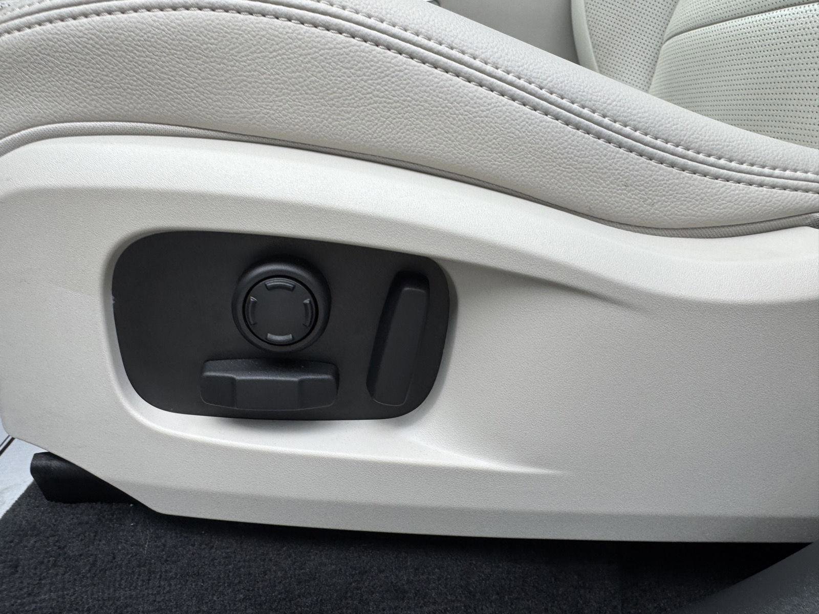 Used 2024 Jaguar F-PACE R-Dynamic S image 8