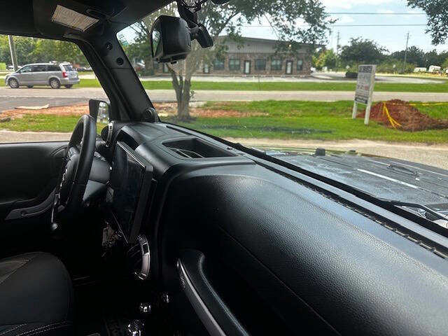 Used 2014 Jeep Wrangler Sahara w/ Connectivity Group AWD/4WD image 16