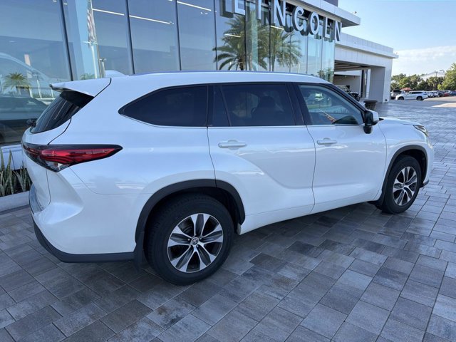 Used 2020 Toyota Highlander XLE AWD/4WD video 2