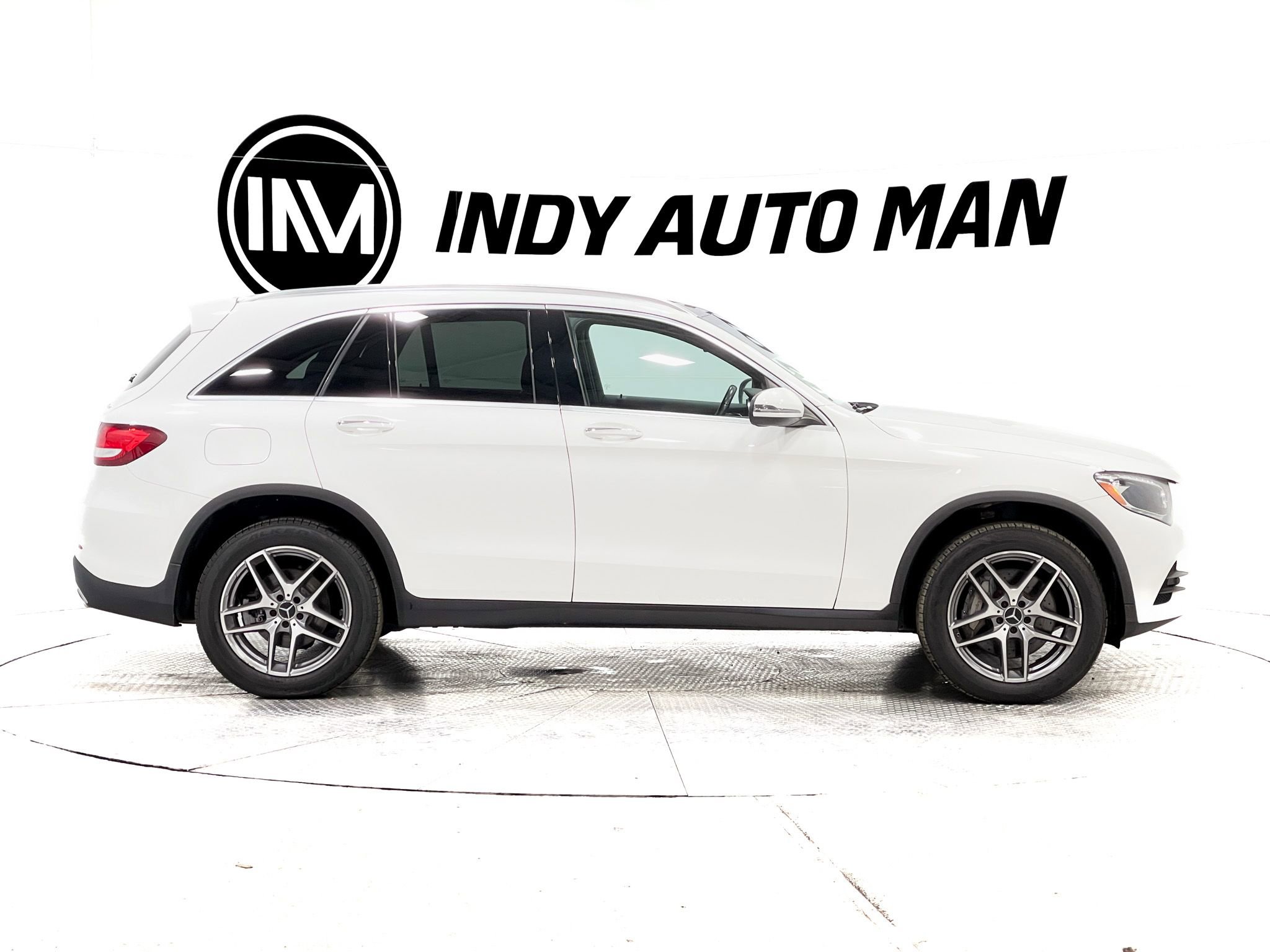 Used 2017 Mercedes-Benz GLC 300 4MATIC image 3