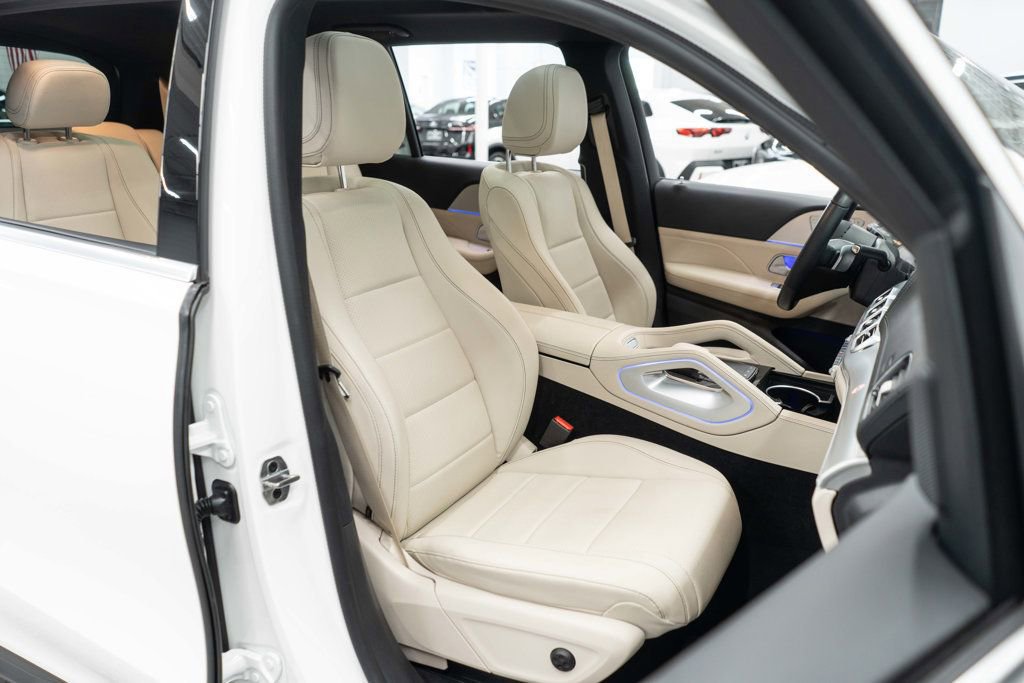 Used 2025 Mercedes-Benz GLS 450 4MATIC image 9