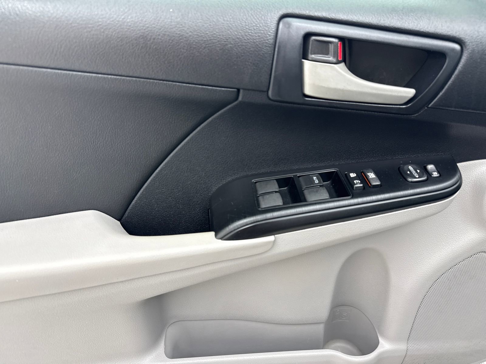 Used 2013 Toyota Camry LE image 34