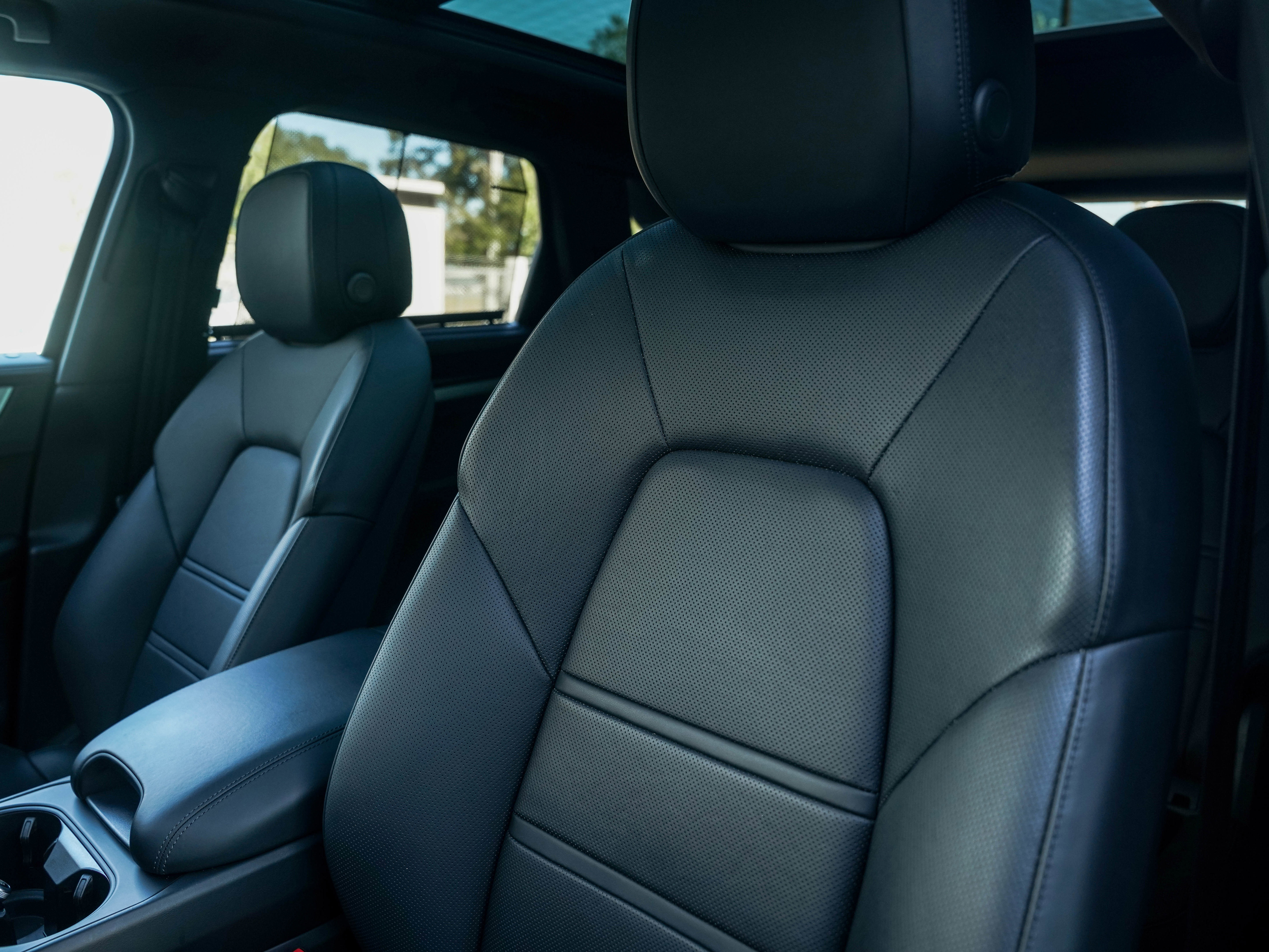 Certified 2025 Porsche Cayenne S image 5