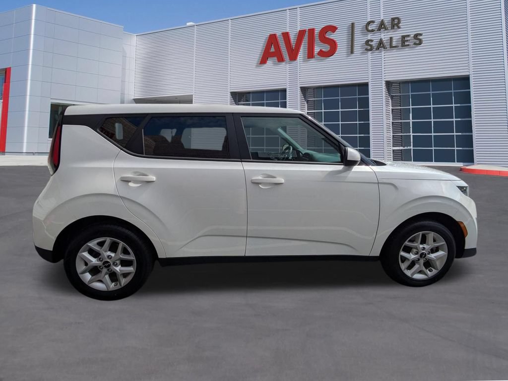 Used 2024 Kia Soul LX w/ Option Group 015 FWD image 5
