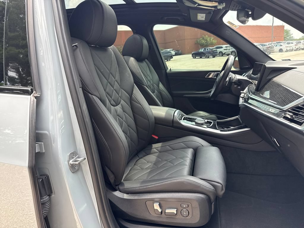 Used 2024 BMW X5 xDrive40i w/ M Sport Package AWD/4WD image 28