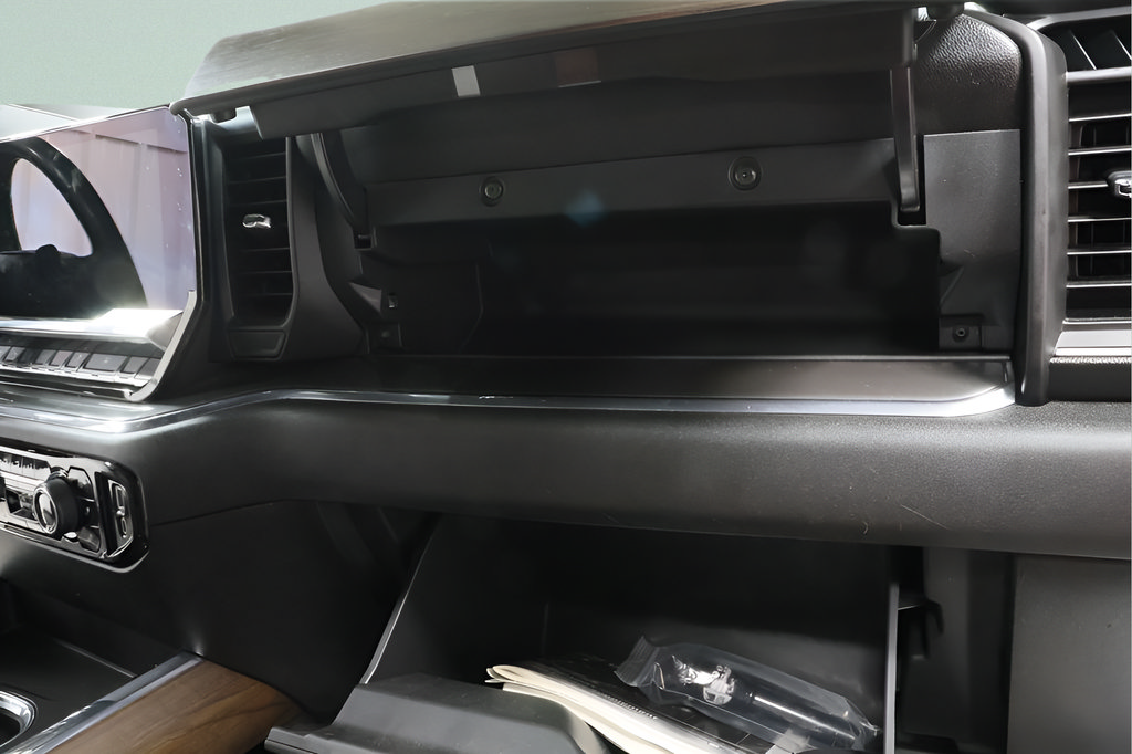 Used 2024 Chevrolet Silverado 1500 High Country w/ High Country Premium Package AWD/4WD image 31
