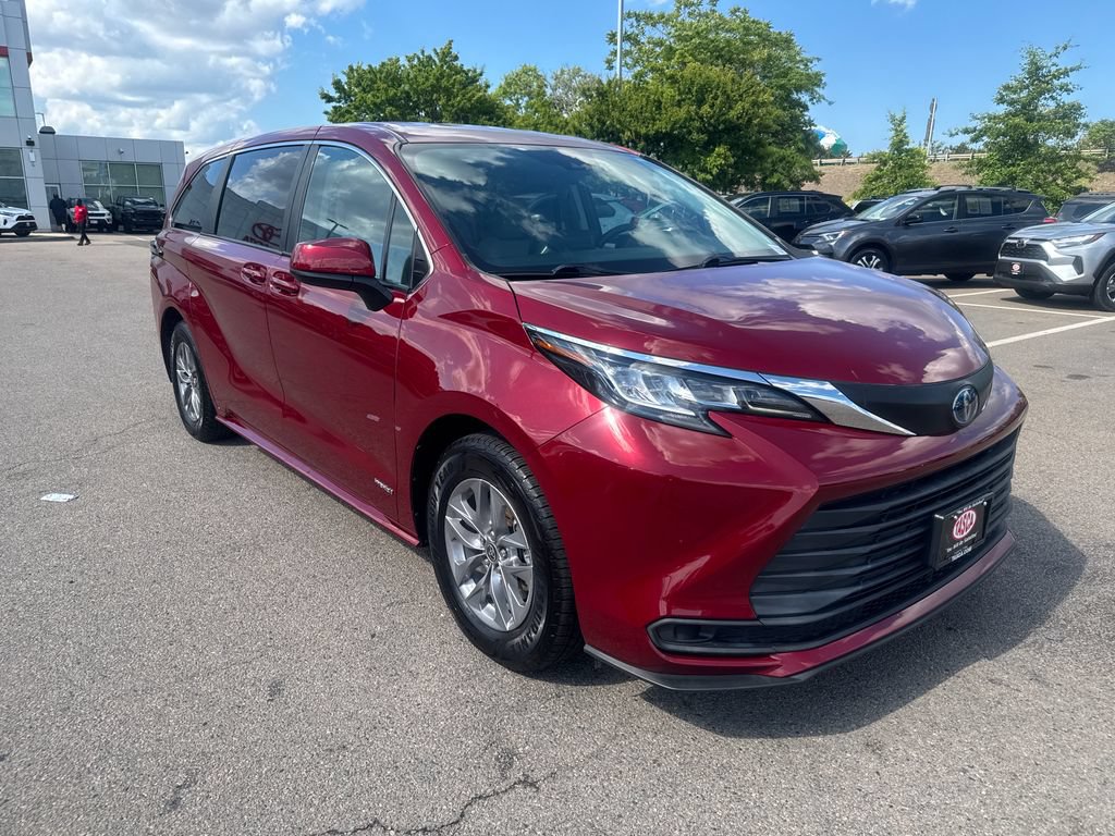 Used 2021 Toyota Sienna LE AWD/4WD image 9