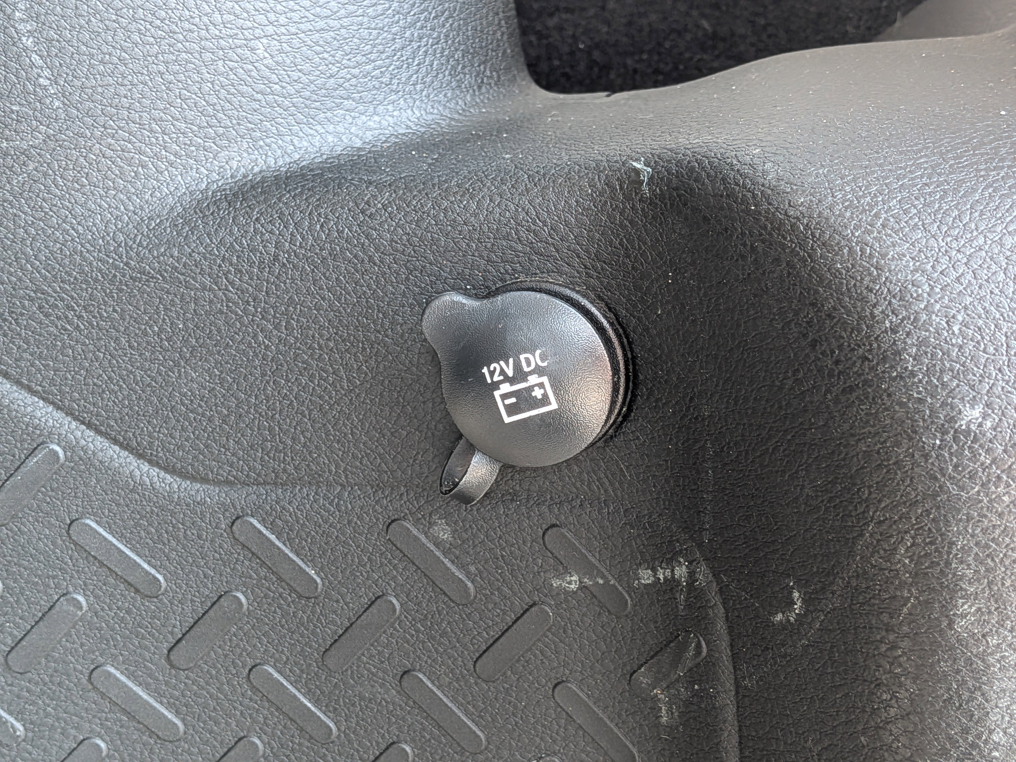 Used 2017 Jeep Wrangler Unlimited Sahara w/ Connectivity Group image 14