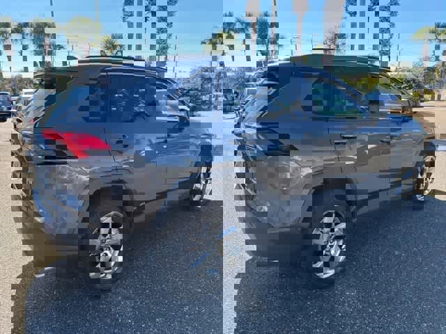 Used 2021 Toyota RAV4 XLE Premium image 6