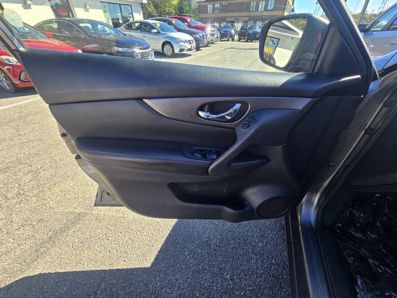 Used 2015 Nissan Rogue SV AWD/4WD image 21