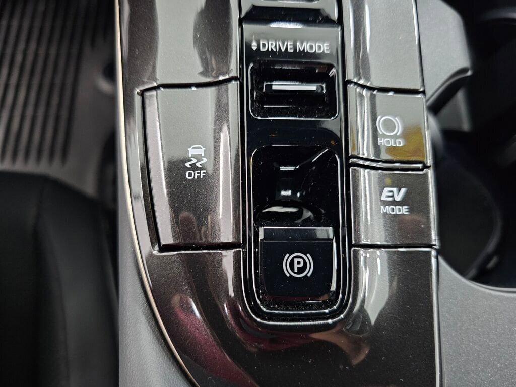 Used 2025 Toyota Crown Signia AWD/4WD image 25