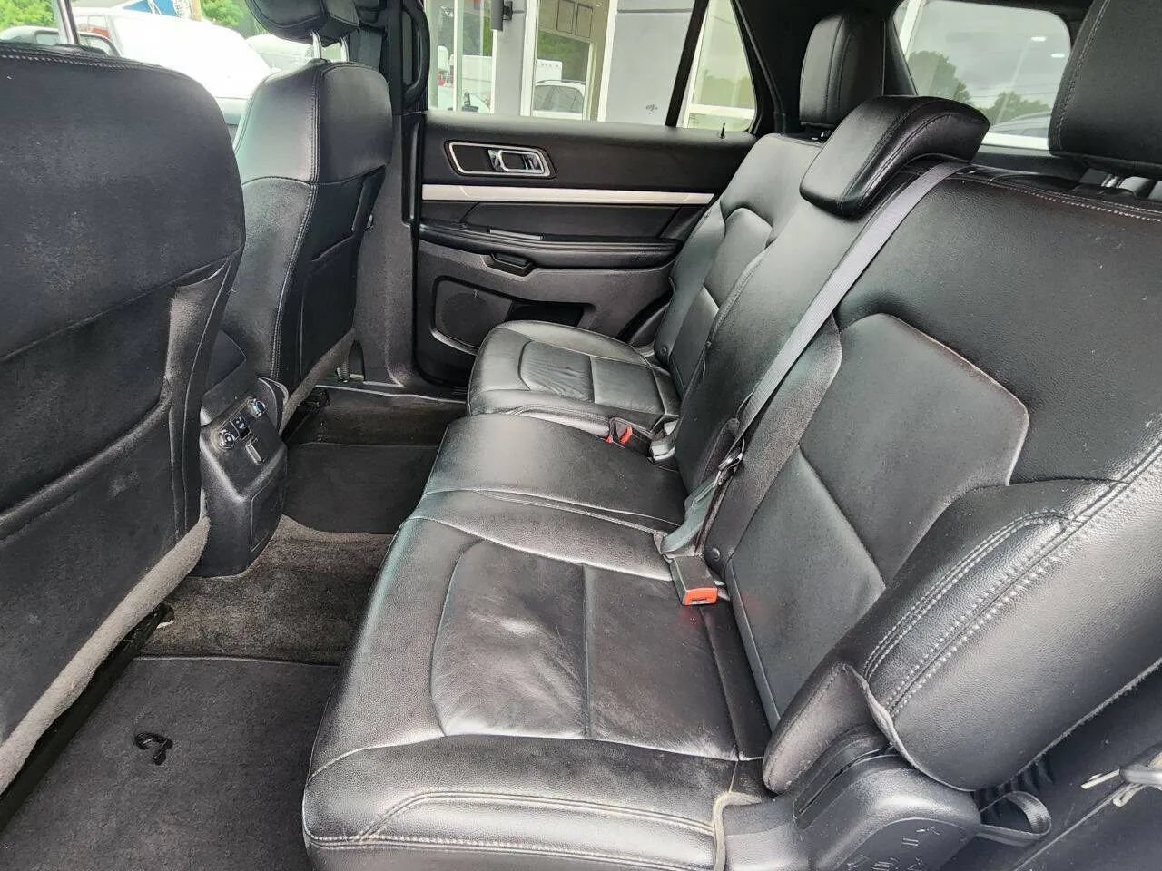 Used 2016 Ford Explorer XLT w/ Equipment Group 202A AWD/4WD image 11