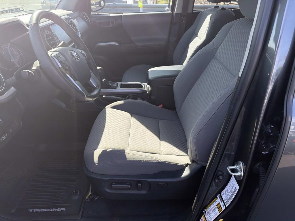 Used 2020 Toyota Tacoma SR5 AWD/4WD image 22