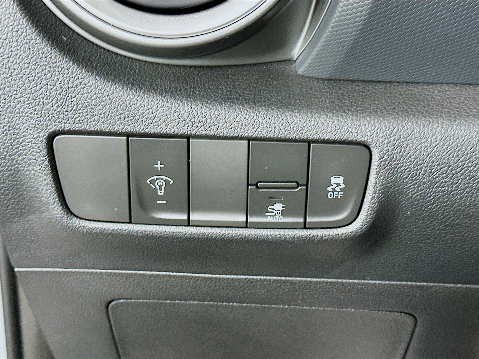 Used 2023 Hyundai Kona SE w/ Cargo Package image 16