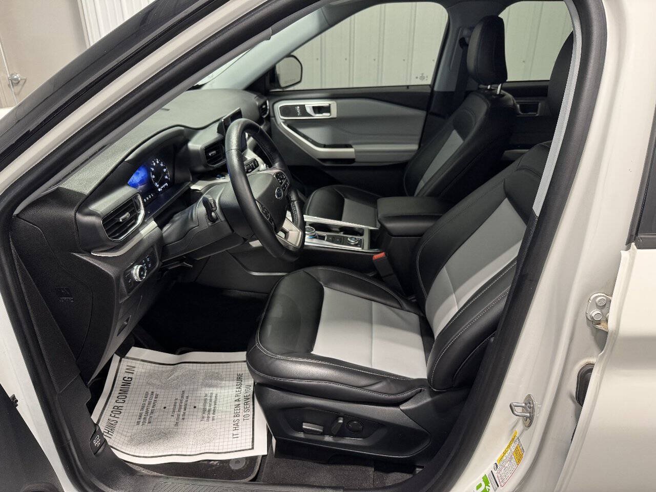 Used 2022 Ford Explorer XLT w/ XLT Sport Appearance Package AWD/4WD image 9