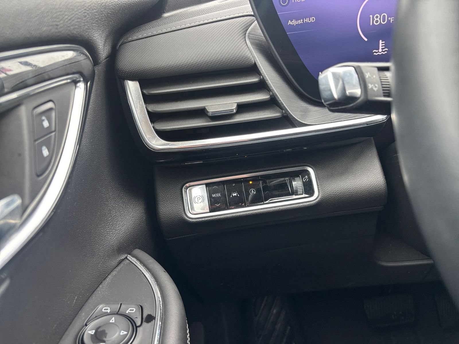 Used 2024 Buick Envision Preferred AWD/4WD image 34