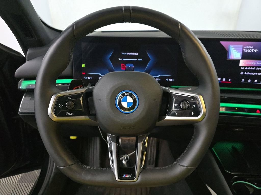 Used 2025 BMW i5 eDrive40i w/ Executive Package image 6