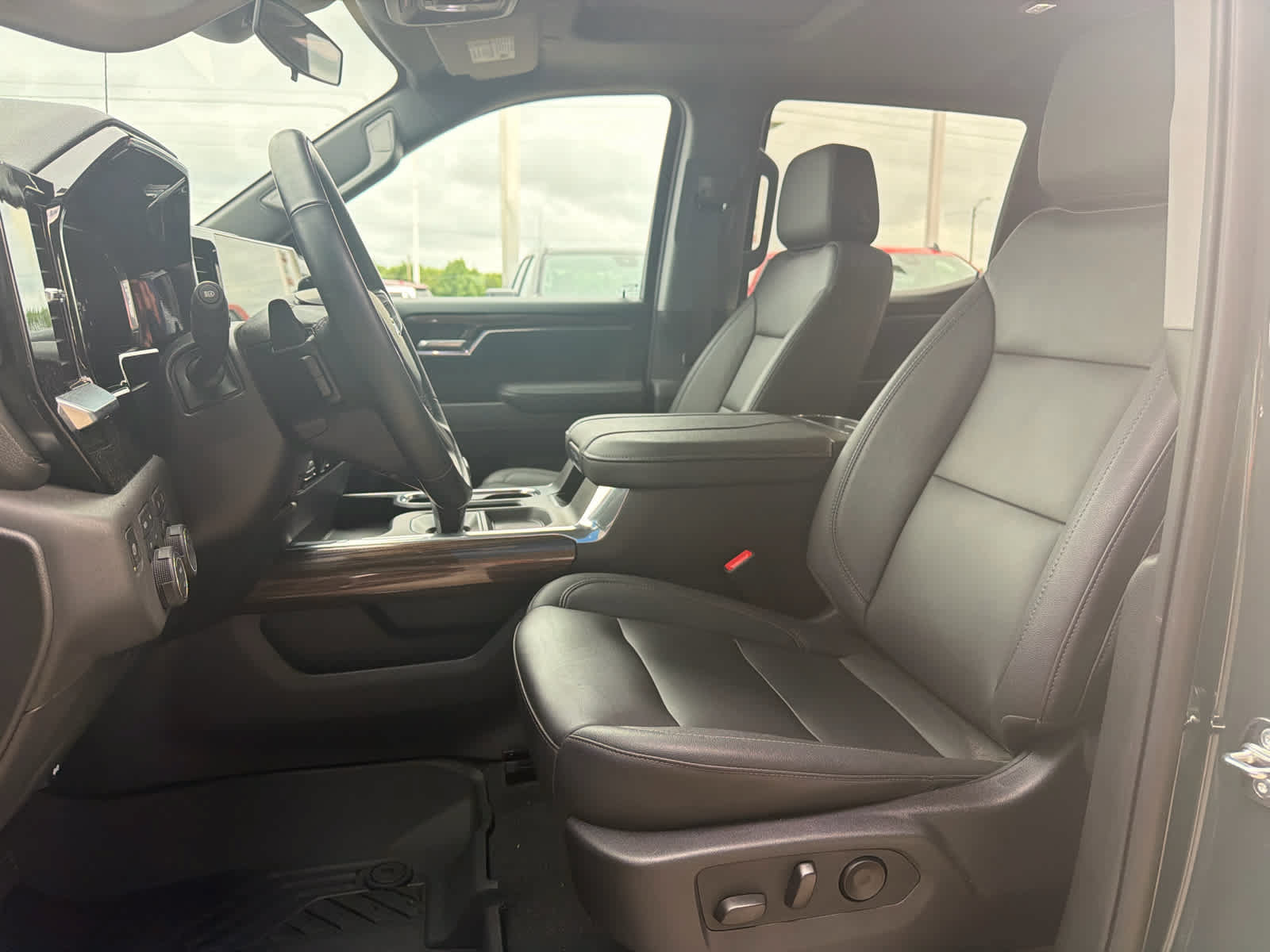 Used 2026 Chevrolet Silverado 1500 LT Trail Boss w/ LT Trail Boss Premium Package AWD/4WD image 14