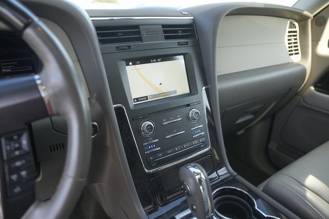 Used 2017 Lincoln Navigator Select image 29