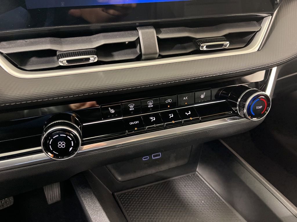 Certified 2025 Chevrolet Equinox LT FWD image 28