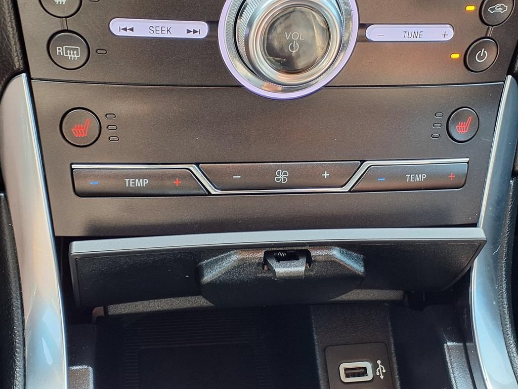 Used 2019 Ford Edge Titanium FWD image 17